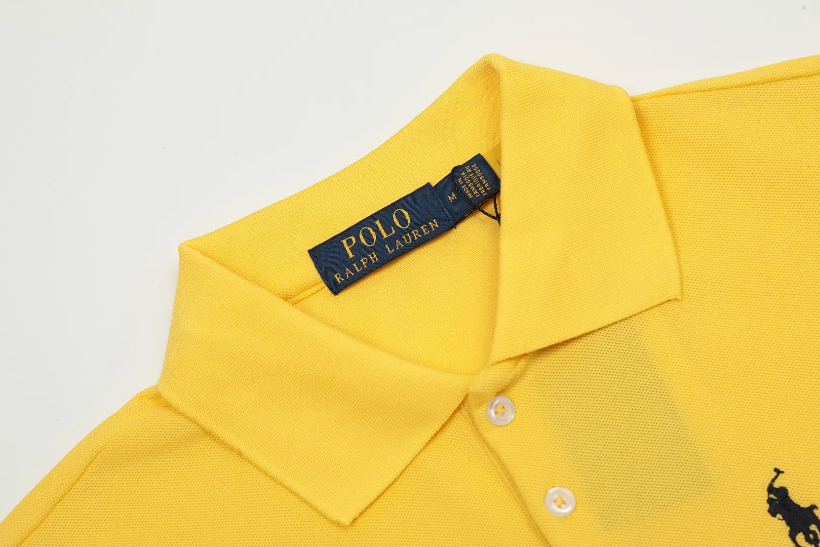 🅿️152 Top quality" Style number: DS004# (not off the shelves all year round) [Ralph Lauren classic pony embroidered lapel women's slim fit POLO short sleeves] ✅Ralph Lauren Ralph Lauren classic basic women's all-match slim fit POLO short sleeves ✅Main supplier platform live broadcast Wholesale entities Replenish when out of stock Not off the shelves ✅ZP quality 1:1 version Scan the code to enter the GF website Z cabinet quality ✅Details and quality are the only one in Guangzhou. Imported pique fabrics focus on high-end and cost-effective. Needless to say good quality. ✅The version is restored to the original order. The maximum size can be worn up to 130 pounds. Loose, comfortable and stress-free.